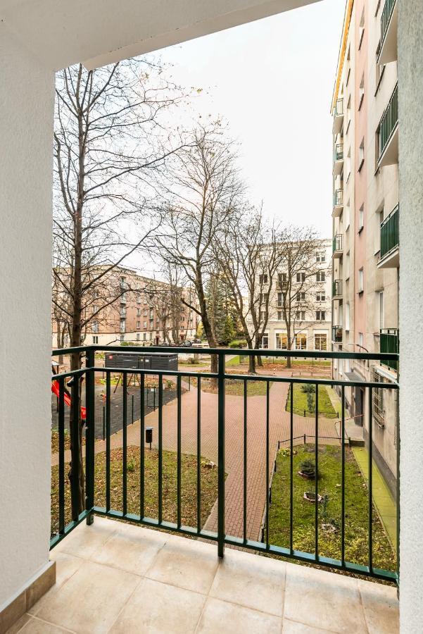 Ochota Sunny Apartment Warsaw Exterior photo