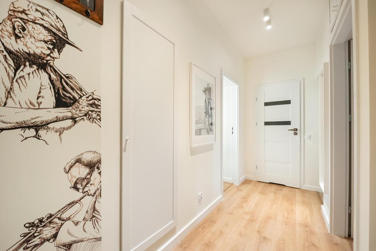 Ochota Sunny Apartment Warsaw Exterior photo