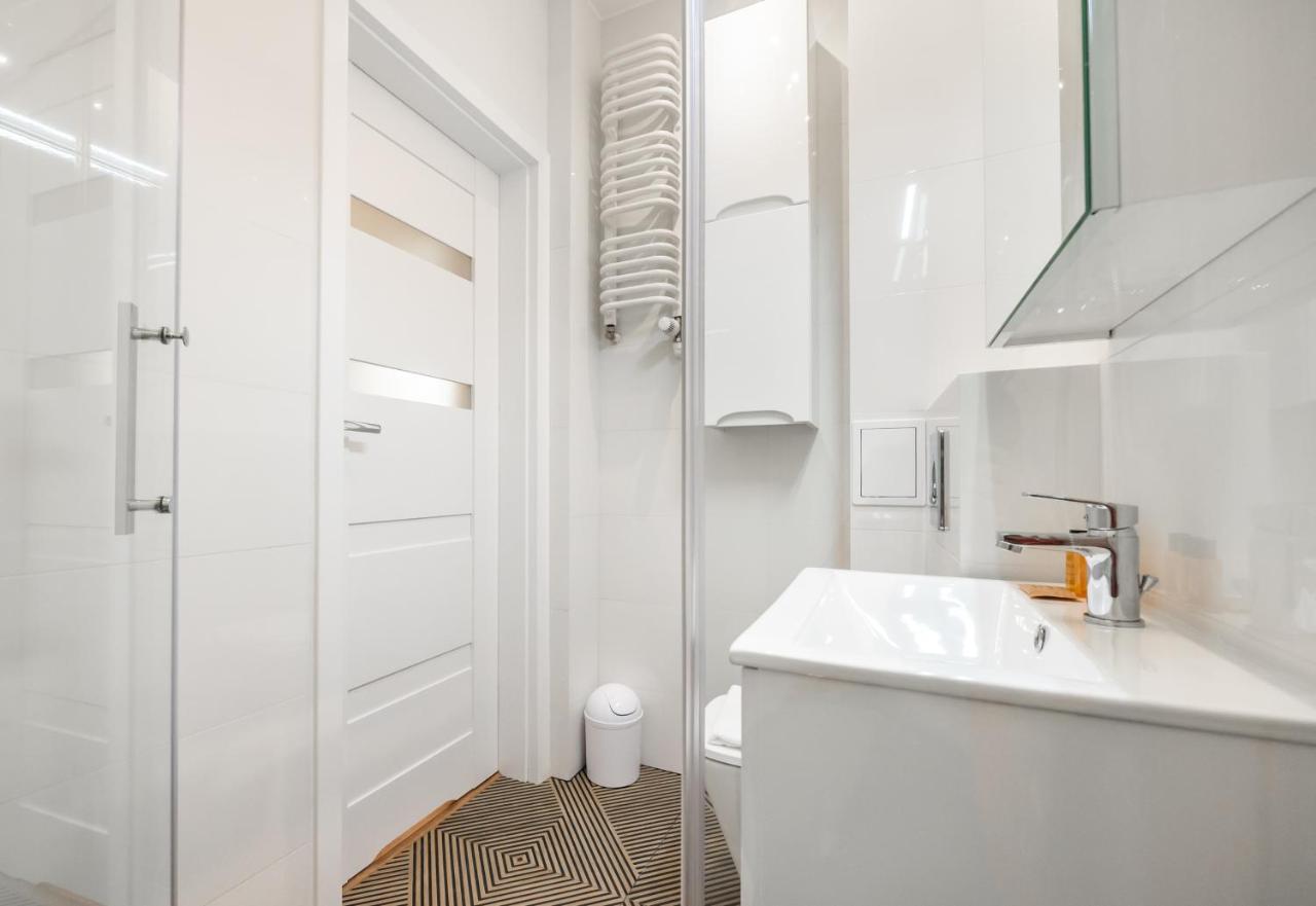 Ochota Sunny Apartment Warsaw Exterior photo