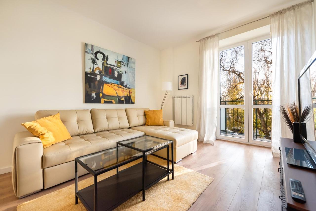 Ochota Sunny Apartment Warsaw Exterior photo