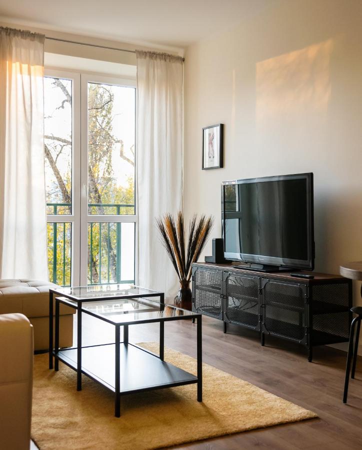 Ochota Sunny Apartment Warsaw Exterior photo